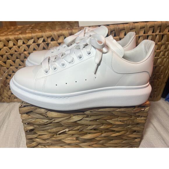 Alexander McQueen Men’s Oversized Sneaker - EU 43 / US 10 - Picture 1 of 8